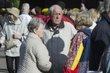 Ihmiset ovat seniorimessuilla